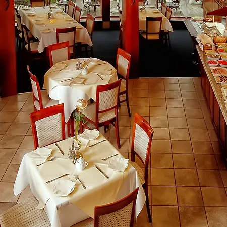 Great Polonia Krakow Airport Szálloda 4*